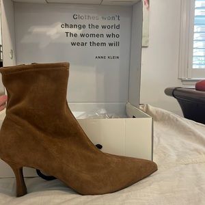 Never worn NWT Anne Klein Reacher bootie. Size9M